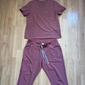 FIGS Mauve scrub set